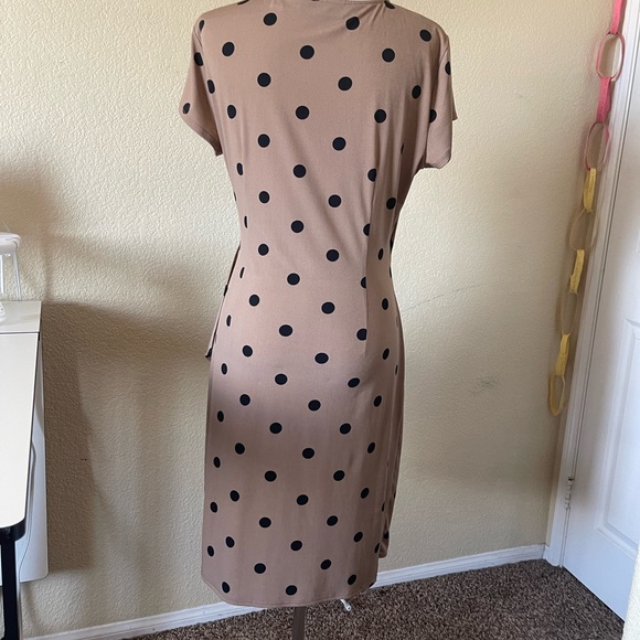 New York and company short sleeve Polka dot dress. - Picture 3 of 4